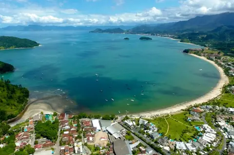Vista aérea da baía de Caraguatatuba