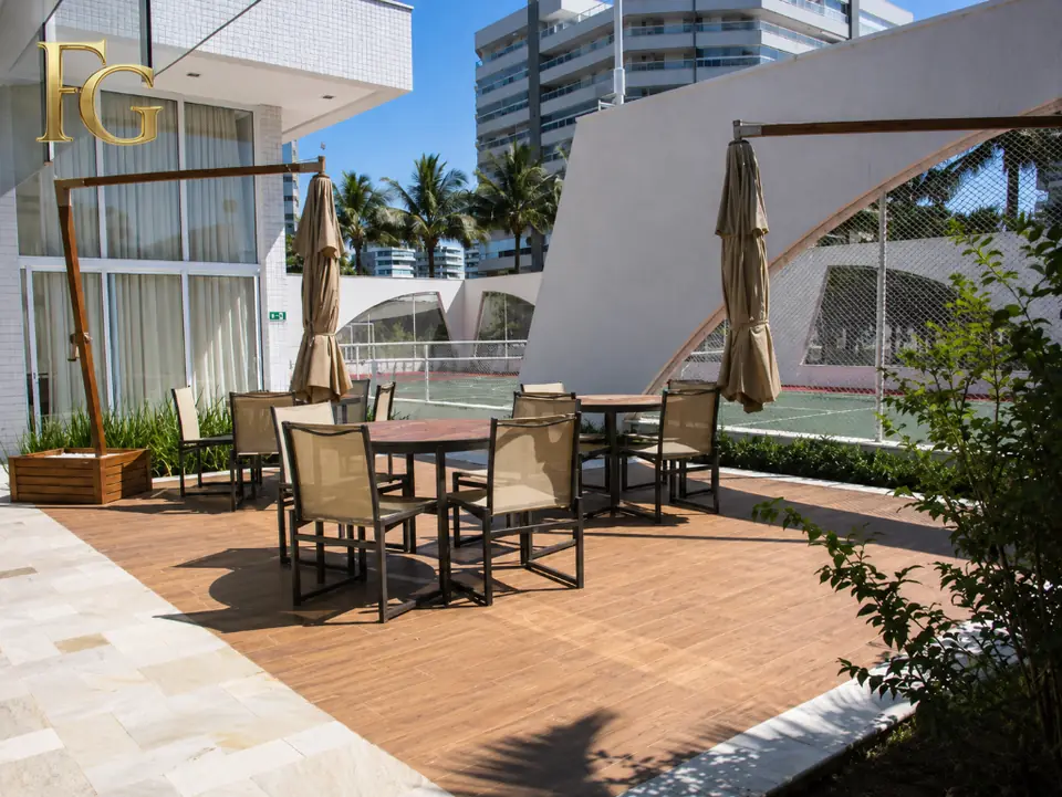 Deck de convivência à beira-mar